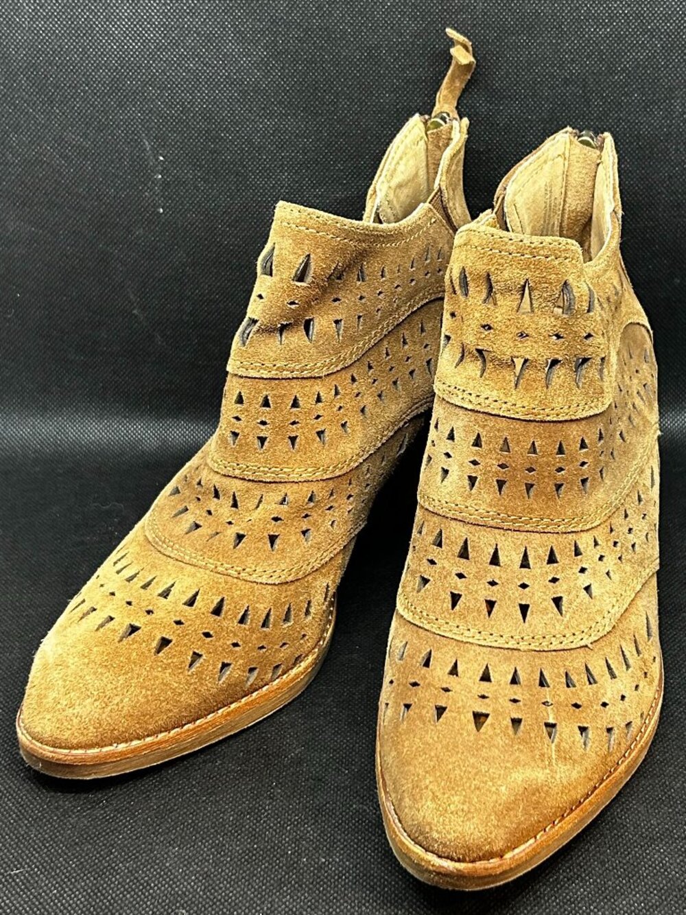 Sofft Westwood II Tan Suede Perforated Heeled Ankle Boots Size 7 1/2M